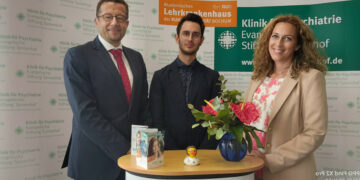 Primo studente infermiere diplomato alla scuola in Germania di infermiere professionale