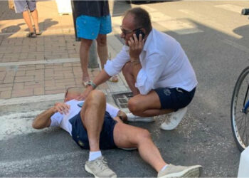 Cirò Marina, incidente in Via Roma: ferito turista in bici, soccorso da operatore del 118 fuori servizio