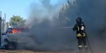 Crotone, incendio a Gabella e scoppio di una bombola GPL: tragedia sfiorata