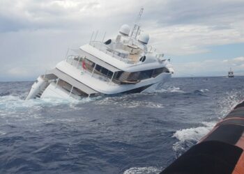 Affonda un motor Yacht di 40 metri nel golfo di Squillace
