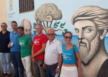 Crotone, inaugurato nel centro storico cittadino il murale dedicato a Pitagora ed Alcmeone
