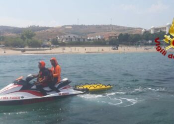 Il comune di Melissa chiede ai Vigili del Fuoco del soccorso acquatico, vigilanza durante il periodo estivo sulla propria costa