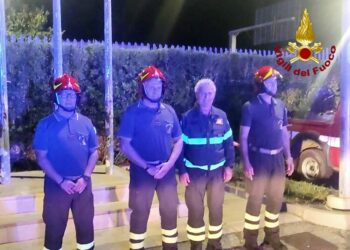 Crotone, i Vigili del Fuoco del Turno A, salutano il Capo Reparto Rosario Gerace nell’ultima notte  di servizio