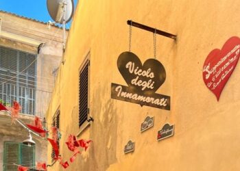 L’associazione Crotone in fiore continua ad abbellire il centro storico