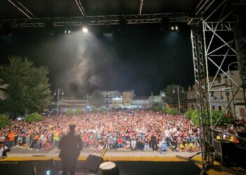 Seimila persone in Piazza del Popolo per il concerto dei “The Kolors” a Isola Capo Rizzuto