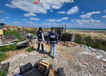Crotone, sequestrata un’area demaniale di 700 metri quadrati adibita a discarica non autorizzata