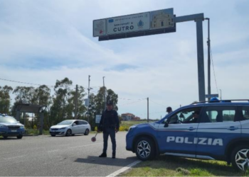 Cutro, controlli straordinari: oltre 500 persone identificate e sanzioni per esercizi commerciali irregolari
