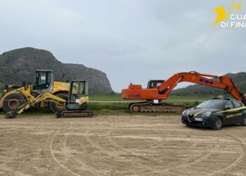 Fiume Neto saccheggiato: sequestrati dalla Finanza 13 ettari e denunciato un responsabile per scavi abusivi