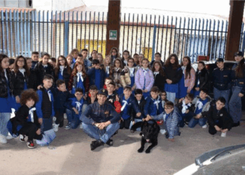 Crotone, la Questura arruola per un giorno gli alunni della scuola “D. Alighieri – Marconi” di Petilia Policastro