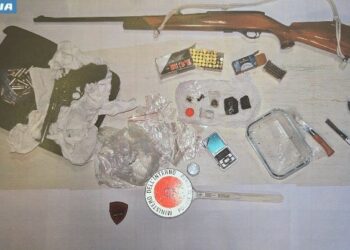 Crotone, la Polizia di Stato arresta un soggetto in possesso di armi e droga