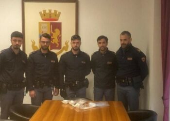 Crotone, blitz antidroga della Polizia di Stato che sequestra oltre mezzo chilo di cocaina