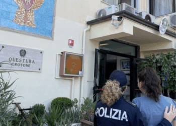 Crotone, la Polizia di Stato arresta uomo crotonese responsabile di maltrattamenti in famiglia, stalking ed evasione