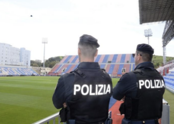 Crotone, la Polizia di Stato reprime le condotte violente in occasione degli incontri di calcio