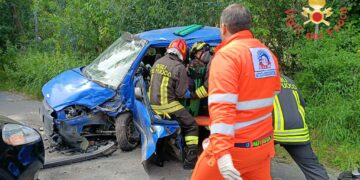 Grave incidente sulla SP a Carfizzi: due feriti estratti dai vigili del fuoco, intervento di due elisoccorsi