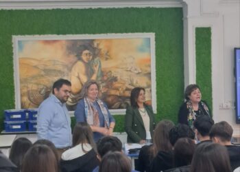 Presentato al Liceo di Cirò il romanzo ‘Ritorno a Psycrò’ di Orsola Siciliani: un viaggio tra memoria, identità e radici