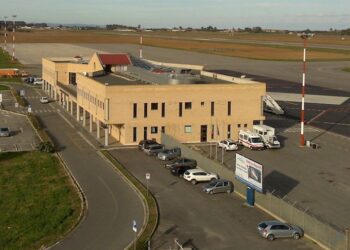 Crotone, il Comitato per l’Aeroporto chiede a Occhiuto un impegno immediato per rifinanziare la continuità territoriale