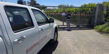 Isola Capo Rizzuto, sequestrata area di 2.200 mq adibita abusivamente a cantiere nautico