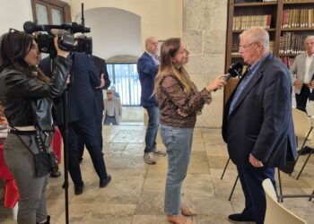 Il cav. Giuseppe Crea celebra la memoria del padre Claudio a Barletta alla presentazione del libro di Lotoro sulla musica nei lager