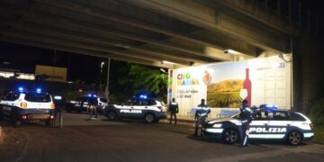 Cirò Marina, controlli straordinari della Polizia: sanzioni a un’attività commerciale e verifiche su pregiudicati e stranieri