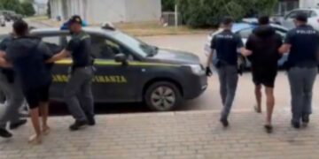 Crotone, la Polizia di Stato e la Guardia di Finanza fermano i due  scafisti responsabili dello sbarco avvenuto il 22 maggio