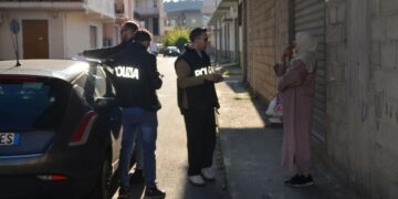 Crotone, la Polizia di Stato ha emesso 94 espulsioni nei confronti di cittadini extracomunitari e rilasciato 2800 permessi di soggiorno