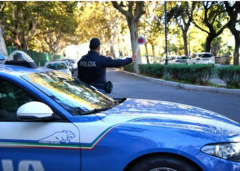 Crotone: forza posto di blocco e tenta la fuga in auto, arrestato 32enne dopo inseguimento ad alta velocità