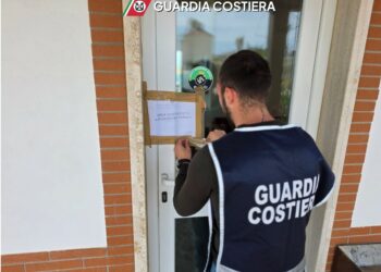 Crotone, occupazione abusiva sul demanio marittimo: la Guardia Costiera sequestra 485 m² e denuncia un imprenditore