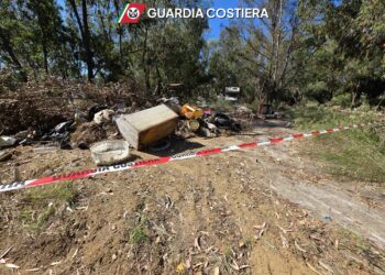 Crotone, sequestrata una discarica abusiva di circa 1000mq