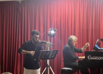 Emozioni senza tempo: il duo Coniglio incanta la platea nella Stagione concertistica dell’Hera della Magna Grecia