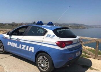 Crotone: giovane pusher arrestato in flagranza dalla Polizia di Stato, sequestrata cocaina e materiale per lo spaccio