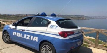 Crotone: giovane pusher arrestato in flagranza dalla Polizia di Stato, sequestrata cocaina e materiale per lo spaccio