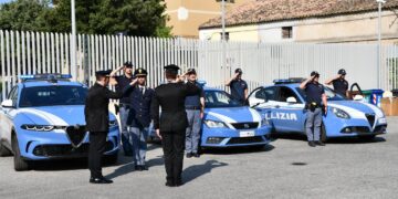 Crotone, la Polizia di Stato rende omaggio all’Arma dei Carabinieri per la tragica scomparsa del Brigadiere Legrottaglie