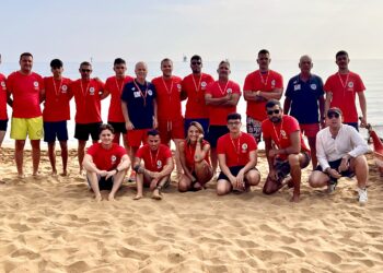 Cirò Marina forma 13 nuovi assistenti bagnanti della Federazione Italiana Nuoto: più sicurezza per l’estate 2025