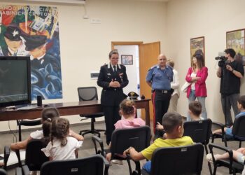 Crotone, i bambini incontrano i Carabinieri: educazione alla legalità tra sorrisi, curiosità e impegno civile