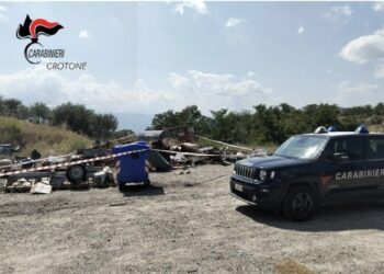 San Mauro Marchesato, discarica abusiva di rifiuti speciali: 48enne denunciato dai Carabinieri per reati ambientali