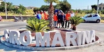 Benvenuti a Cirò Marina: completata la nuova rotonda in via Brisi grazie all’impegno dell’associazione “Città Pulita”