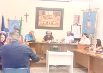 Cirò, Tari e Imu invariate per il 2025, ma all’orizzonte un salasso: previsti aumenti fino a 80 euro a famiglia dal 2026, ratificata la nuova Giunta comunale