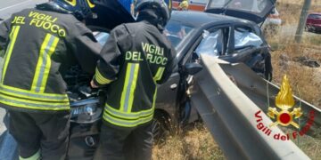 Crotone, incidente sulla SS106 a Sovereto: donna estratta dalle lamiere, tre auto coinvolte
