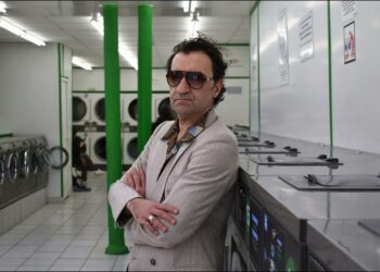 “L’amore fa volare”: il nuovo videoclip del cantante italo-francese Alex Rossi