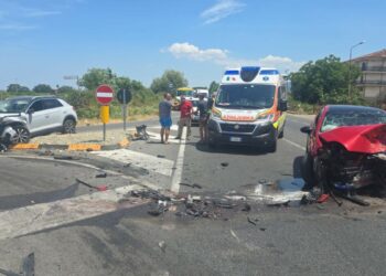Corigliano-Rossano: nuovo incidente allo svincolo di Contrada Boscarello sulla SS106, due feriti e traffico bloccato