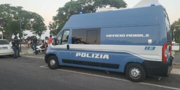 Movida e sicurezza, maxi controlli della Polizia a Crotone, Cirò Marina e Le Castella: identificate 549 persone e 268 veicoli