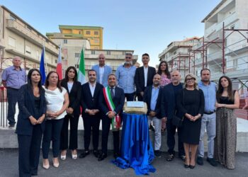 Cirò Marina, posata la prima pietra del nuovo commissariato: presenti Wanda Ferro, il sindaco Ferrari e il questore Panvino