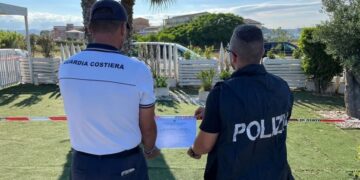 Cirò Marina, blitz su lidi e locali: quattro denunce e oltre 4.000 euro di sanzioni per irregolarità e abusi sul demanio