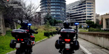 Notte di terrore in famiglia: madre accoltellata, compagna massacrata di botte e neonata ferita. Arrestato 35enne