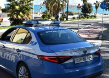 Crotone, controlli serrati della Polizia: arresti per violenza domestica e due evasi sorpresi fuori casa