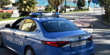 Crotone, controlli serrati della Polizia: arresti per violenza domestica e due evasi sorpresi fuori casa