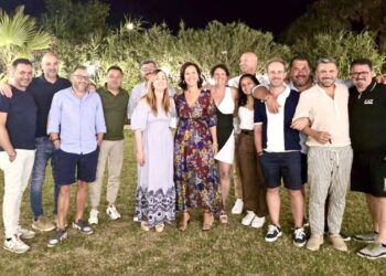 Cena dei ricordi per la 5ª A Geometri dell’Istituto Tecnico “Gangale” di Cirò Marina, si ritrova dopo 26 anni