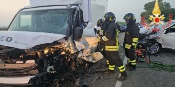 Crotone, grave incidente sulla SS106 all’uscita Nord: tre feriti e strada chiusa in entrambe le direzioni