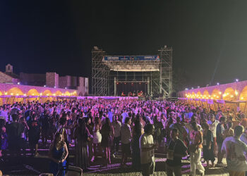 Cirò Wine Festival, bagno di folla ai Mercati Saraceni per celebrare la DOCG del Cirò Classico tra brindisi, musica e tradizione