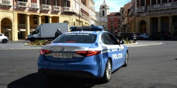 Crotone: la Polizia di Stato ha eseguito la misura cautelare del divieto di avvicinamento nei confronti di un uomo responsabile di stalking